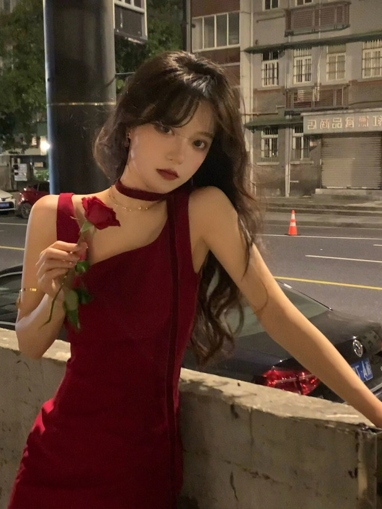 약혼 축배 드레스 신부 드레스 하이 엔드 라이트 럭셔리 틈새 파티 레드 셔츠 하이 엔드 서스펜더 드레스