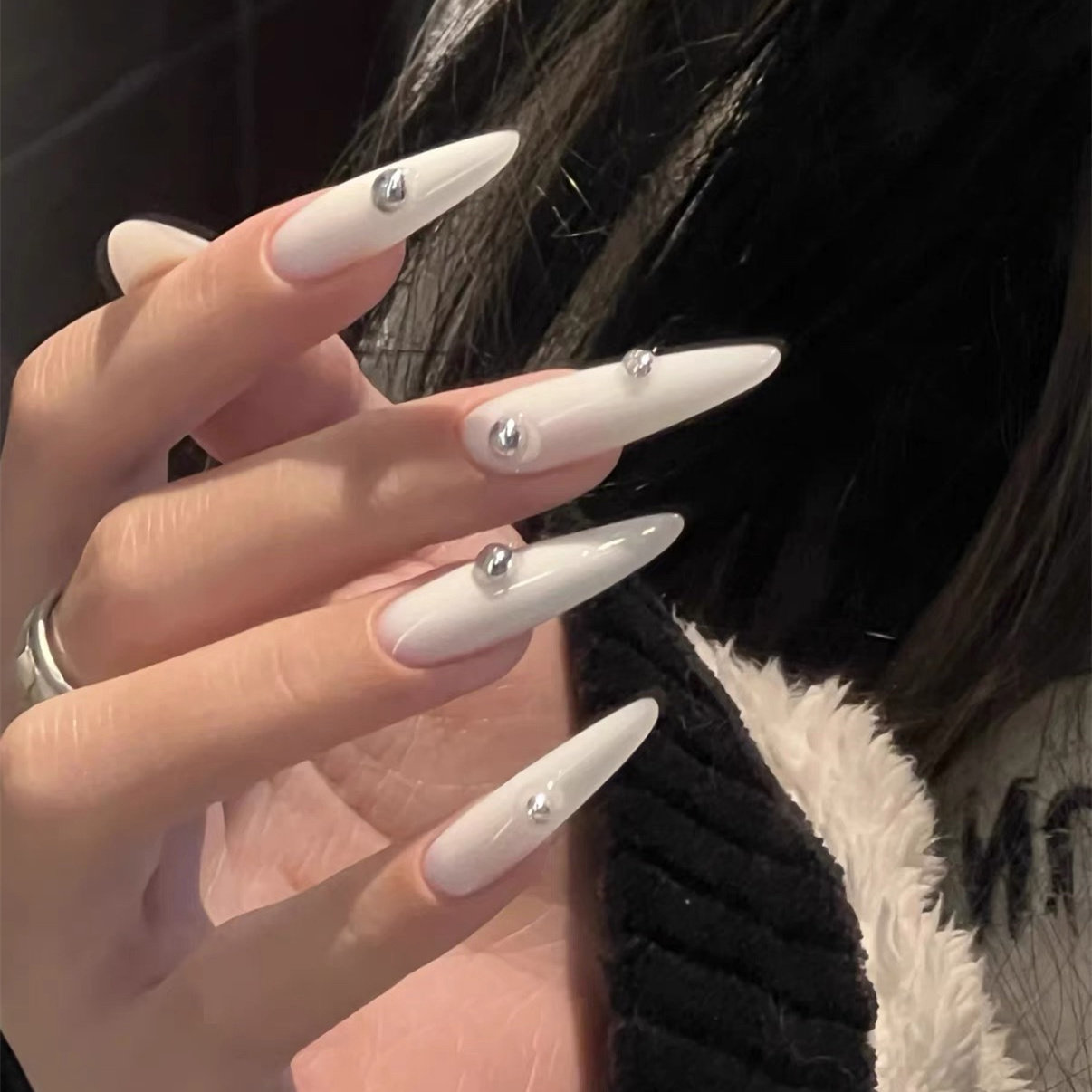 乳白钢珠甜酷中长款穿戴甲