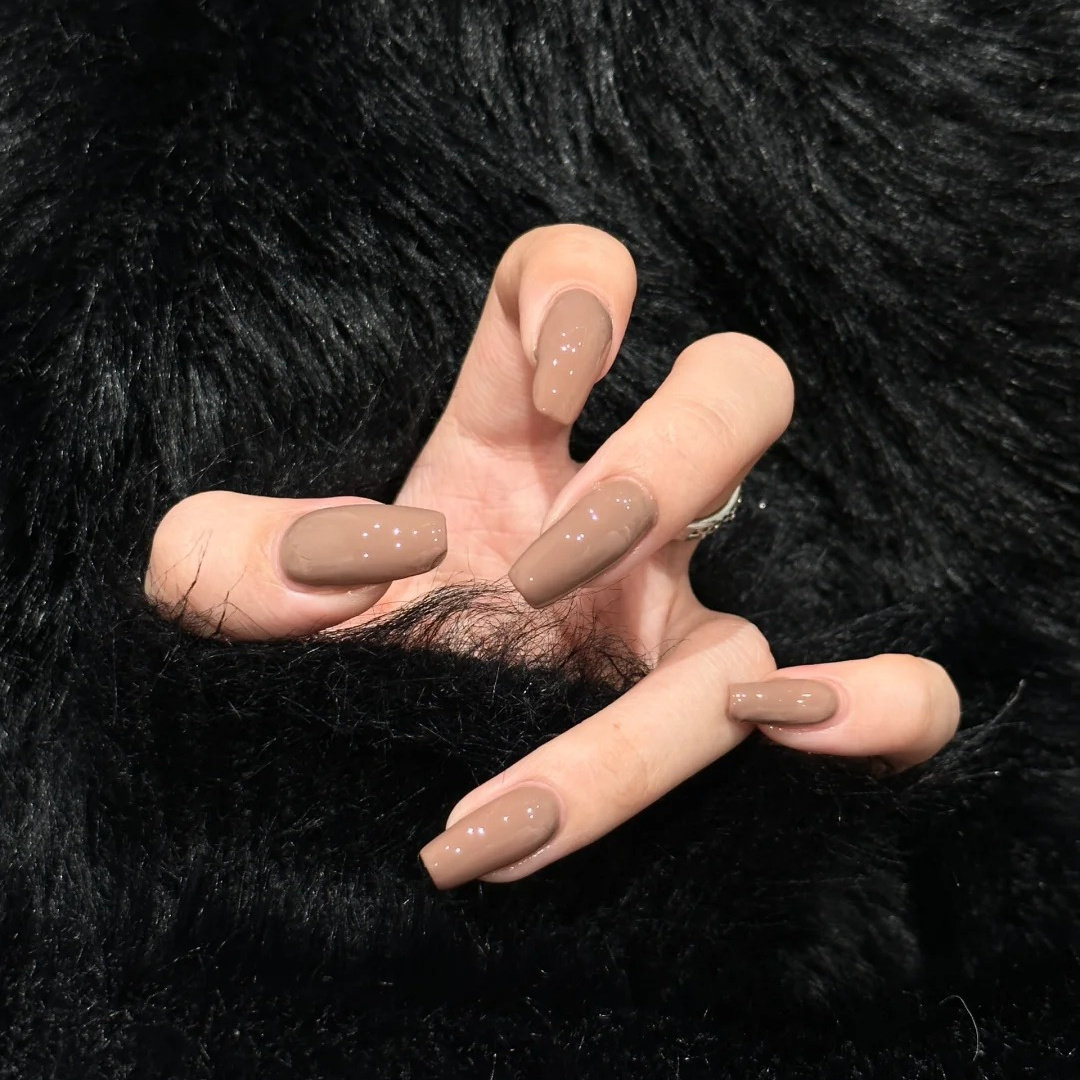 显白秋冬奶咖色穿戴甲中长款百搭