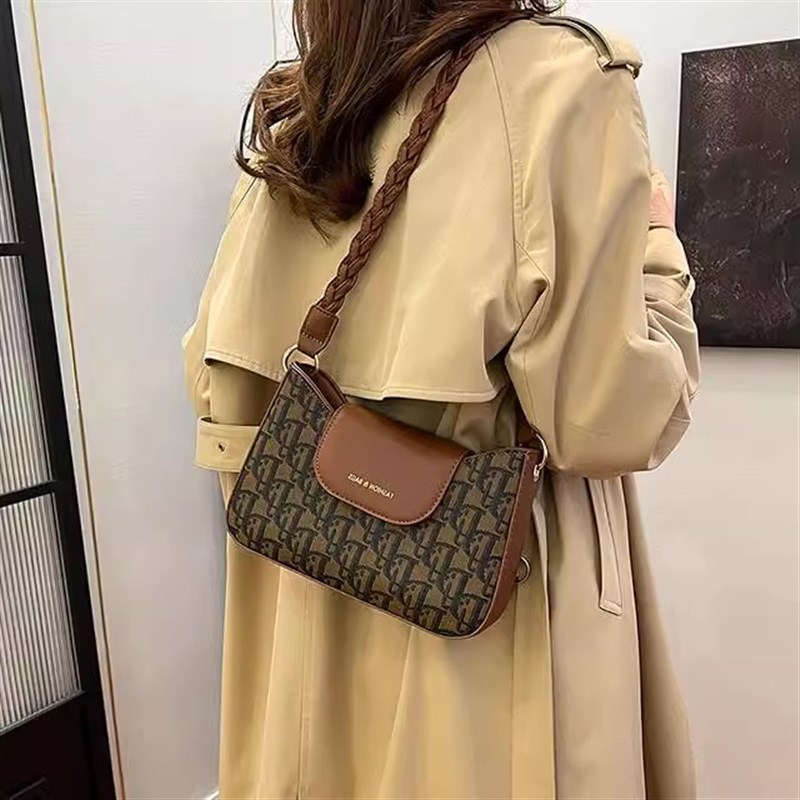 韩版时尚复古腋下包包女2025新款高级感刺绣手提小方包单肩斜挎包