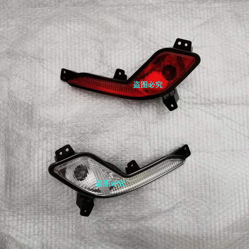 金彭v8电动四轮车后保险杠尾灯后杠灯后挡玻璃车门后杠卡全车配件