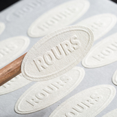 不干胶贴纸定制logo标签印刷二维码 茶叶特种纸定做凹凸粗糙树纹纸