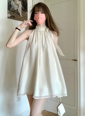 2023法式气质温柔白色挂颈洋装夏季甜L美减龄宽松露肩A字短裙