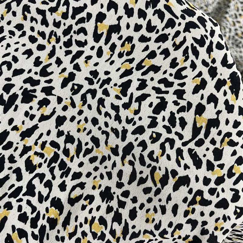 D862夏季黄黑小点印花裂纹绉雪纺布头柔软垂坠透气连衣裙上衣面料