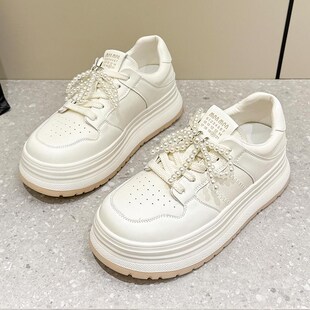 真皮大码女鞋4043厚底小白鞋配裙D子41脚宽肥串珠百搭休闲42板鞋
