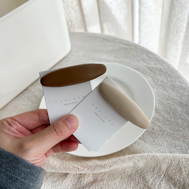 咖色系皮质椭圆面包鸭嘴夹发夹