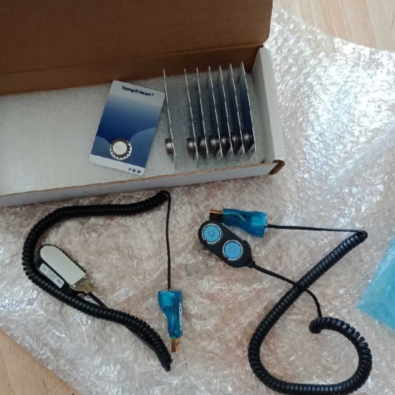 【议价】maxim DS9490R数据读取器。带储存卡实价