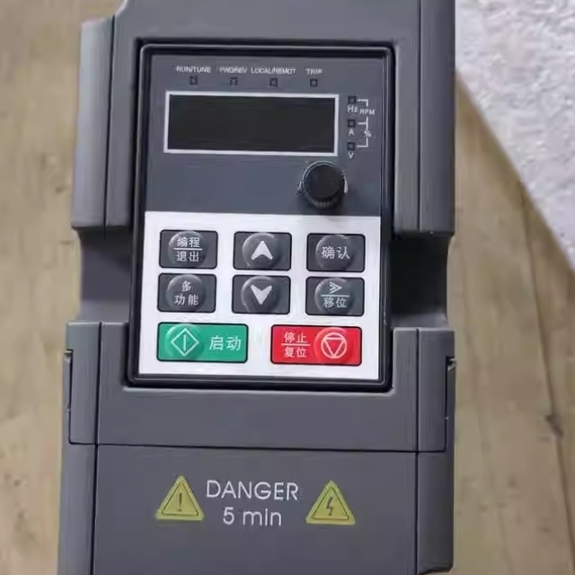 【议价】变频器M100R7G1 0.75KW 220V 实物图 包功能正常