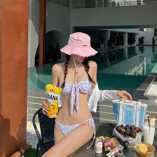 【春日乐园】小碎花比基尼泳衣度假风小胸聚拢性感纯欲分体泳装