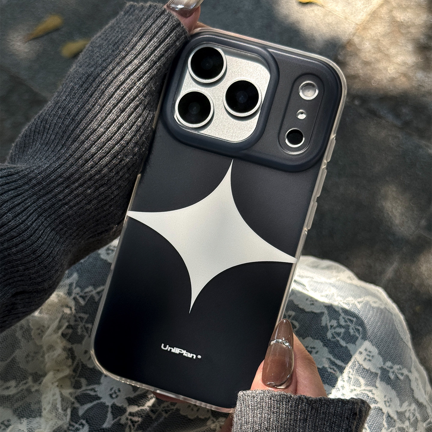 原创设计黑色苹果17pro手机壳