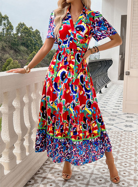 V-neck printed short sleeved waist skirtV-领印花短袖收腰长裙