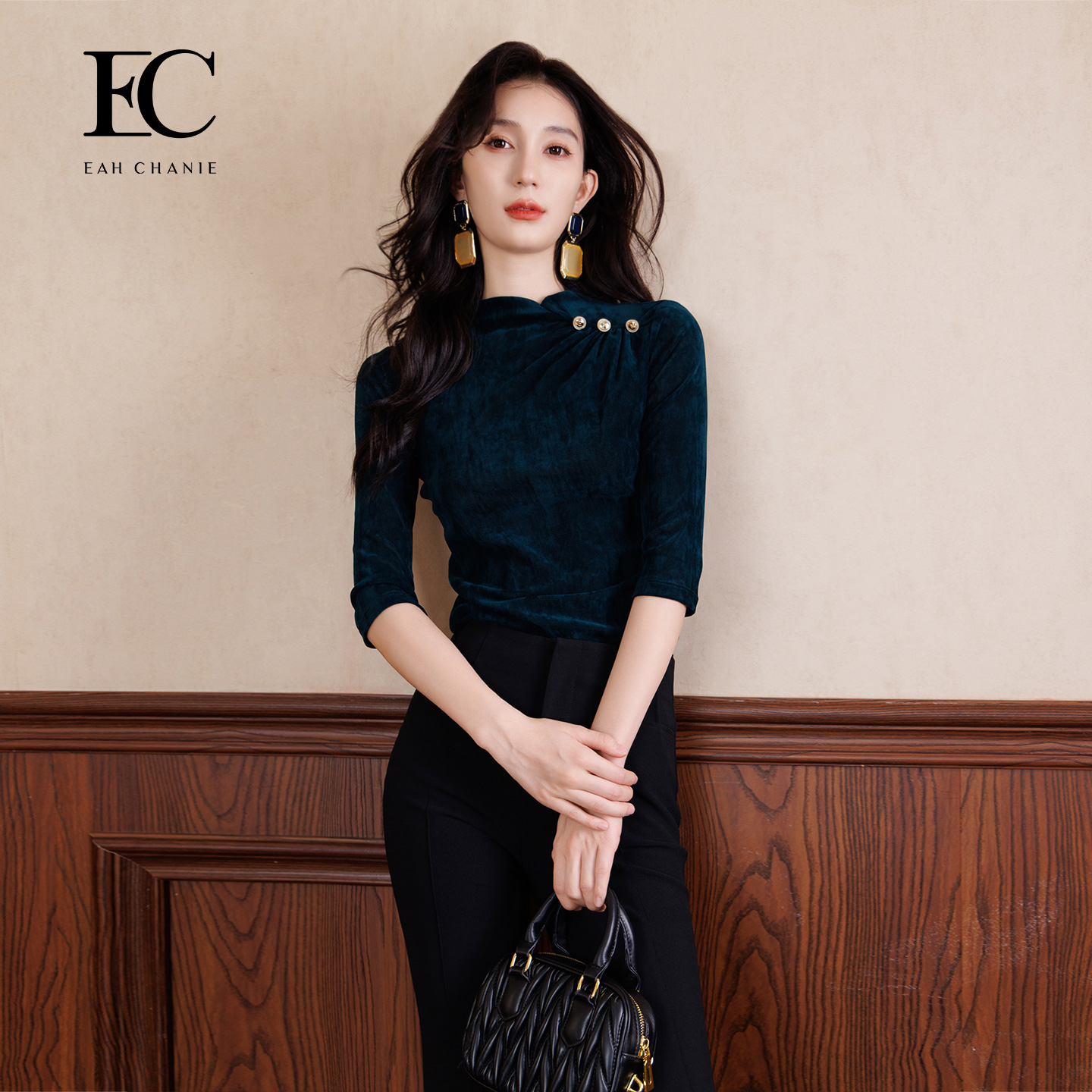 奕辰植绒三粒扣抽褶立领针织衫