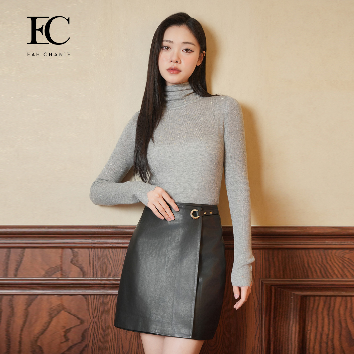 奕辰绵羊毛烫钻高领修身针织衫