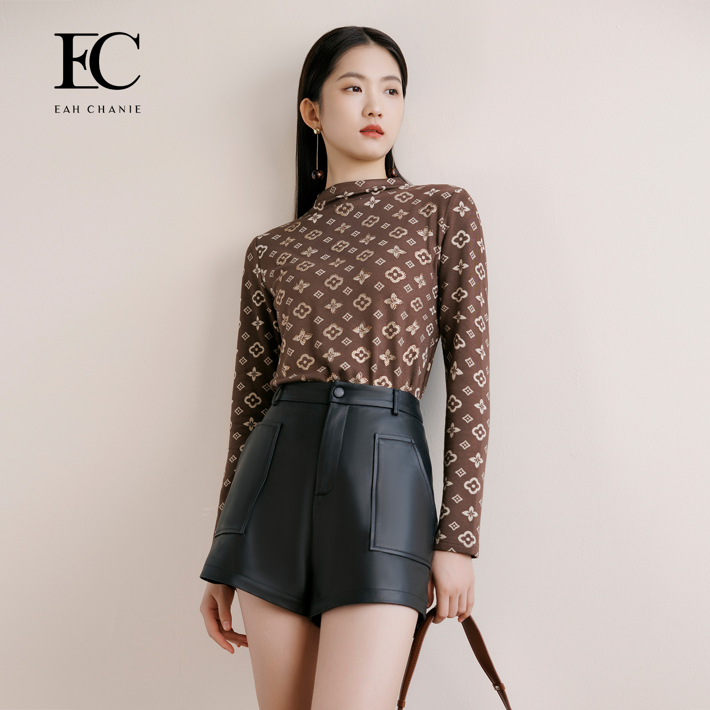 奕辰半高领修身老钱风印花针织衫