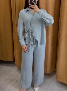 A cinched shirt and wide-leg pants蕾丝收腰长袖衬衫阔腿裤套装