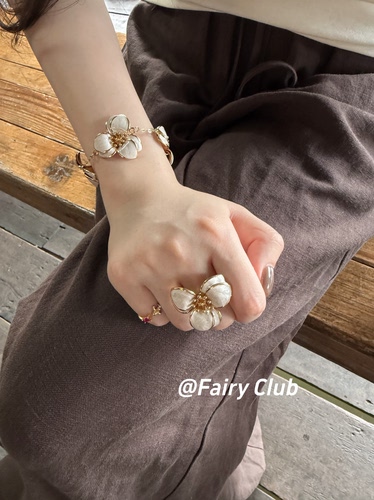 度假风小众设计花朵手链高级感百搭优雅小花戒指简约个性日韩手镯