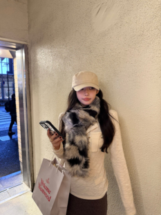 仿狐狸毛复古环保毛毛围脖女冬 时髦保暖设计感长毛毛绒混色围巾