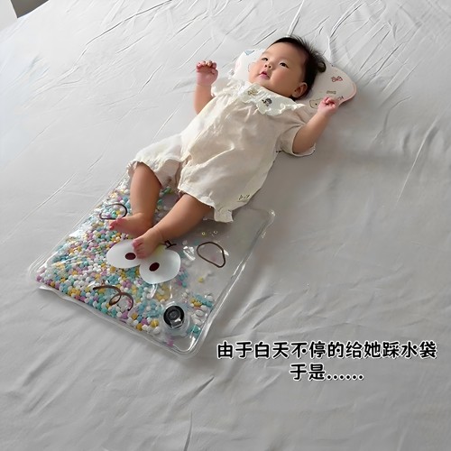 宝宝踩水袋消耗体力早教益智戏水
