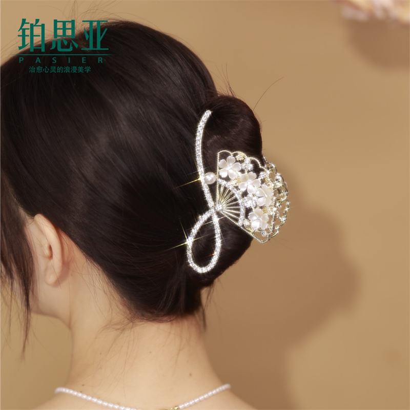 铂思亚2025新款扇形花朵抓夹气质高级鲨鱼夹子女后脑勺发夹头饰
