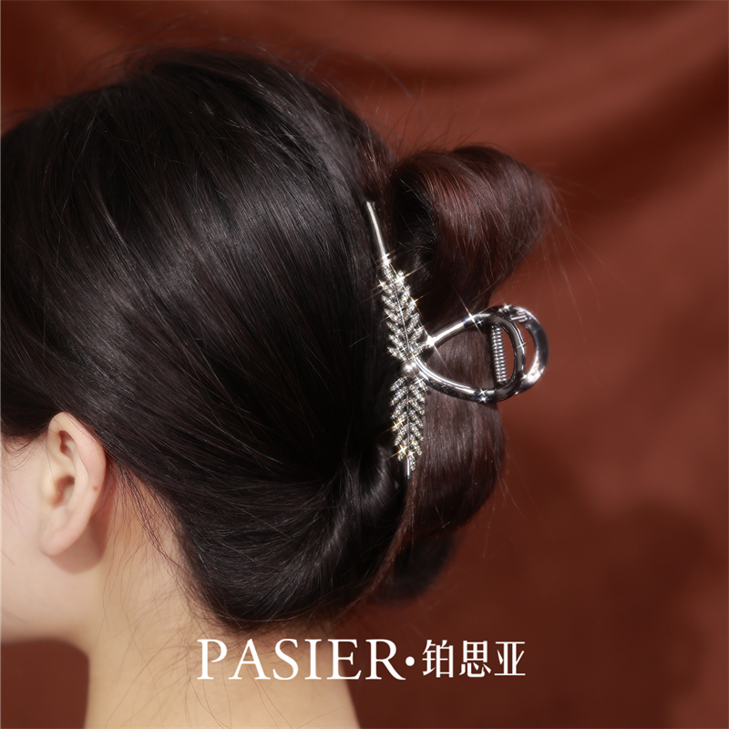 铂思亚抓夹女大号高级感春季