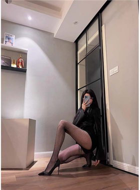 黑色闪钻渔网丝袜女薄款性感镂空连裤袜子高级感带钻鱼网格黑丝袜
