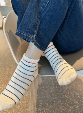 男女同款黑白条纹袜子女秋冬季运动棉袜ins风韩版显瘦情侣袜中筒
