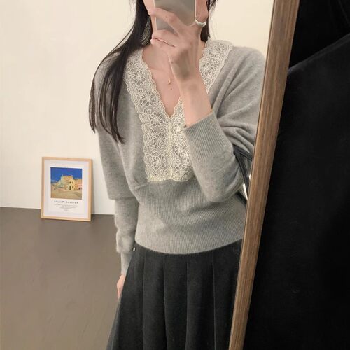 上衣秋冬长袖宽松v领蕾丝拼接打底针织衫女内搭加厚短款软糯1007d