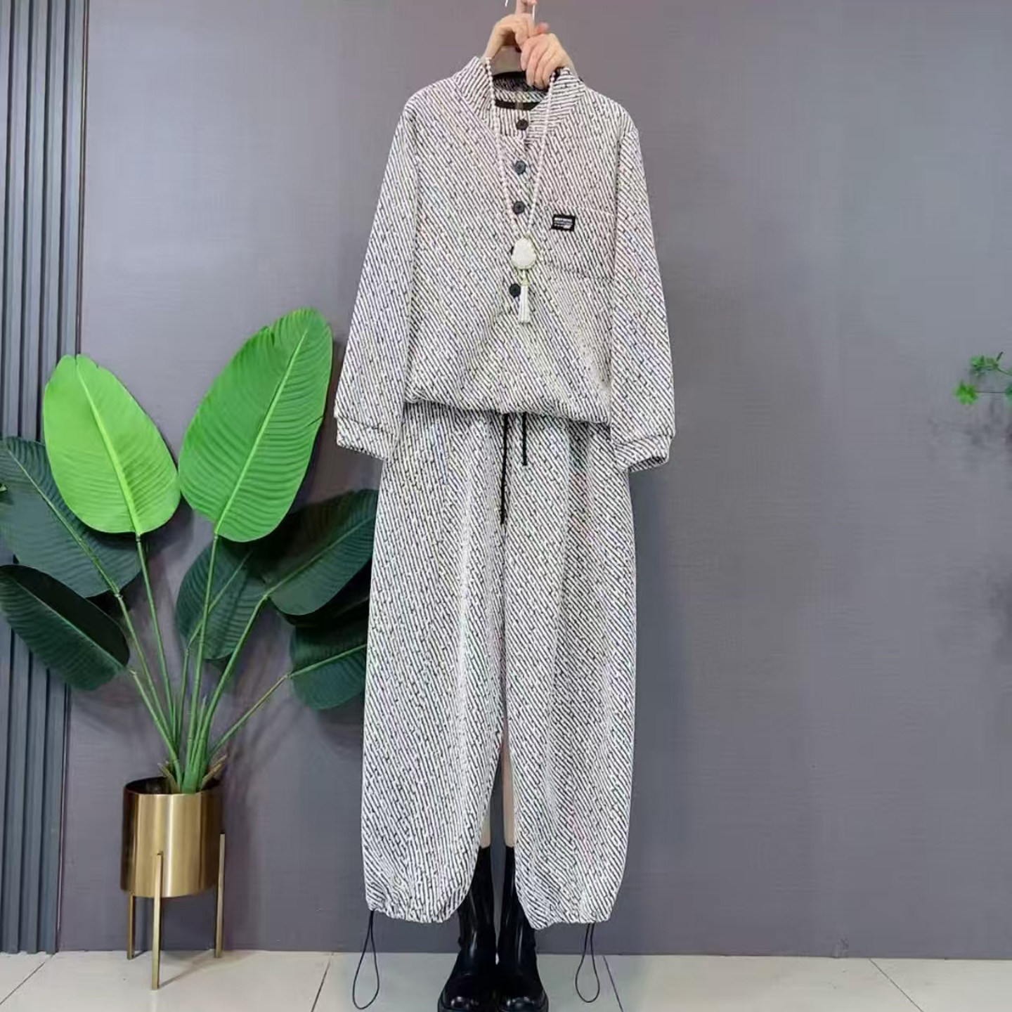 胖妹妹2026春季赫本风时尚休闲两件套气质减龄条绒裤子套装宽松潮,女装/女士精品,大码套装,淘宝优惠券,粉丝福利购,淘宝优惠卷