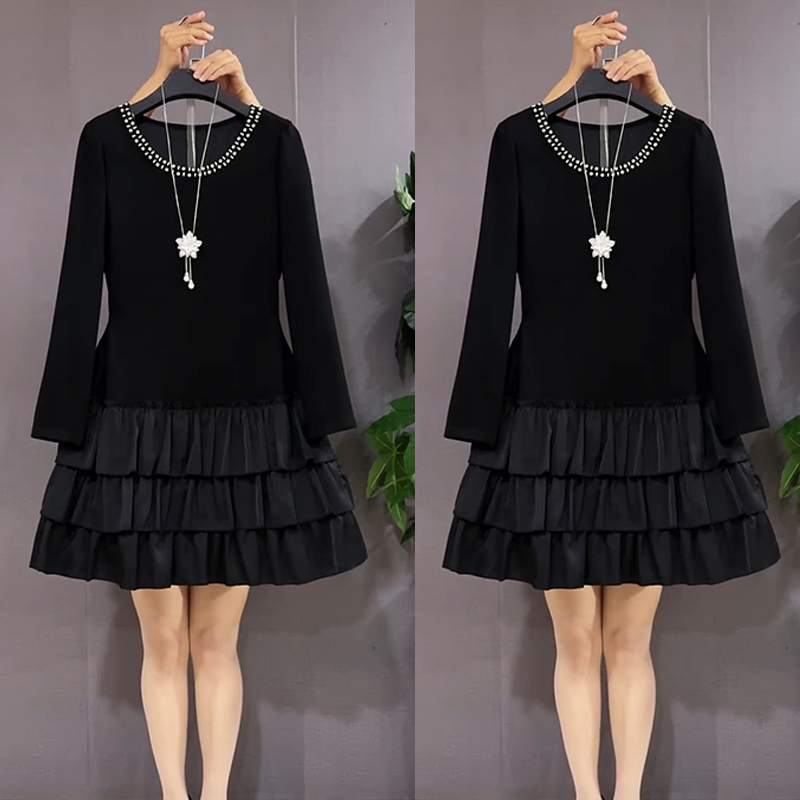 2025秋季新款圆领钉珠大码女装连衣裙中长款百搭气质小黑裙遮肚子