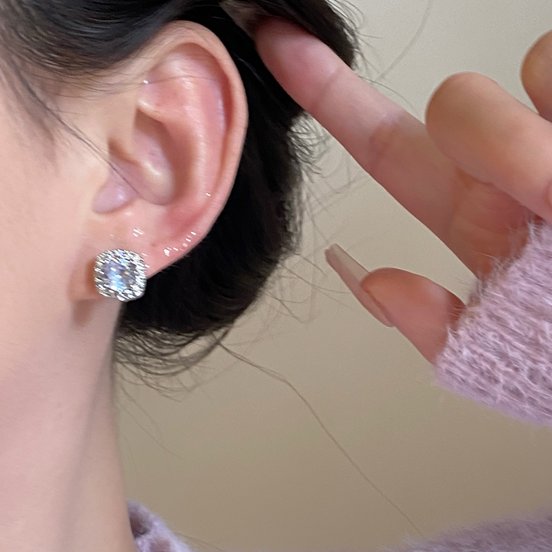 正方钻大钻耳钉女气质优雅