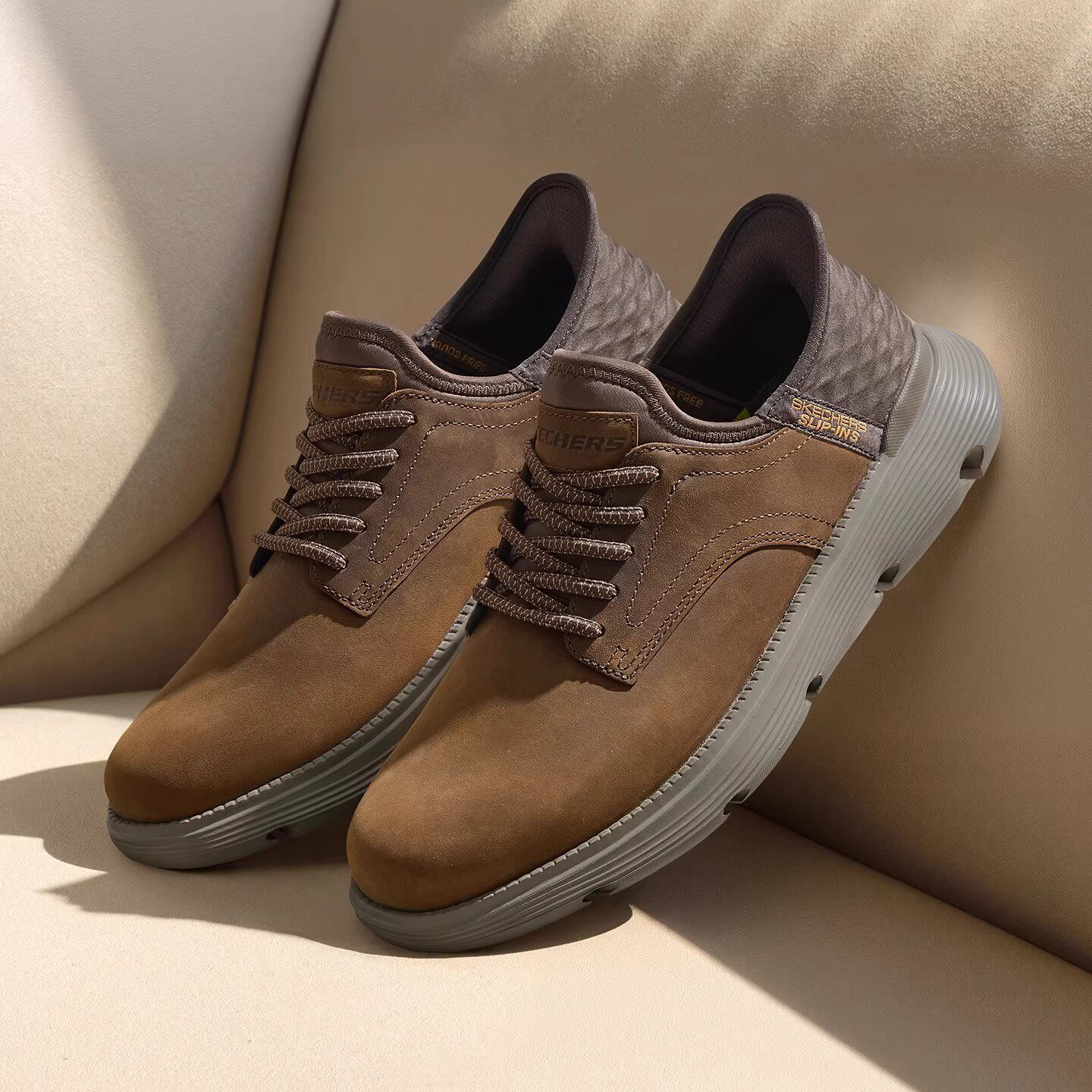 Skechers斯凯奇男鞋秋冬款宽楦商务休闲鞋一脚蹬复古皮鞋205046W