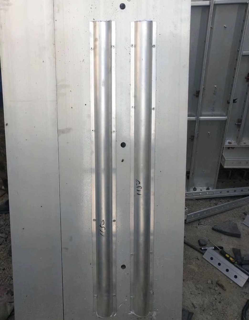 铝模板给水管压槽预埋件暖气水管压槽模具建筑预留水管槽模具