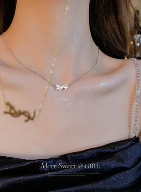 字母吊坠项链女款2025新款轻奢小众气质锁骨链高级感夏季颈链配饰