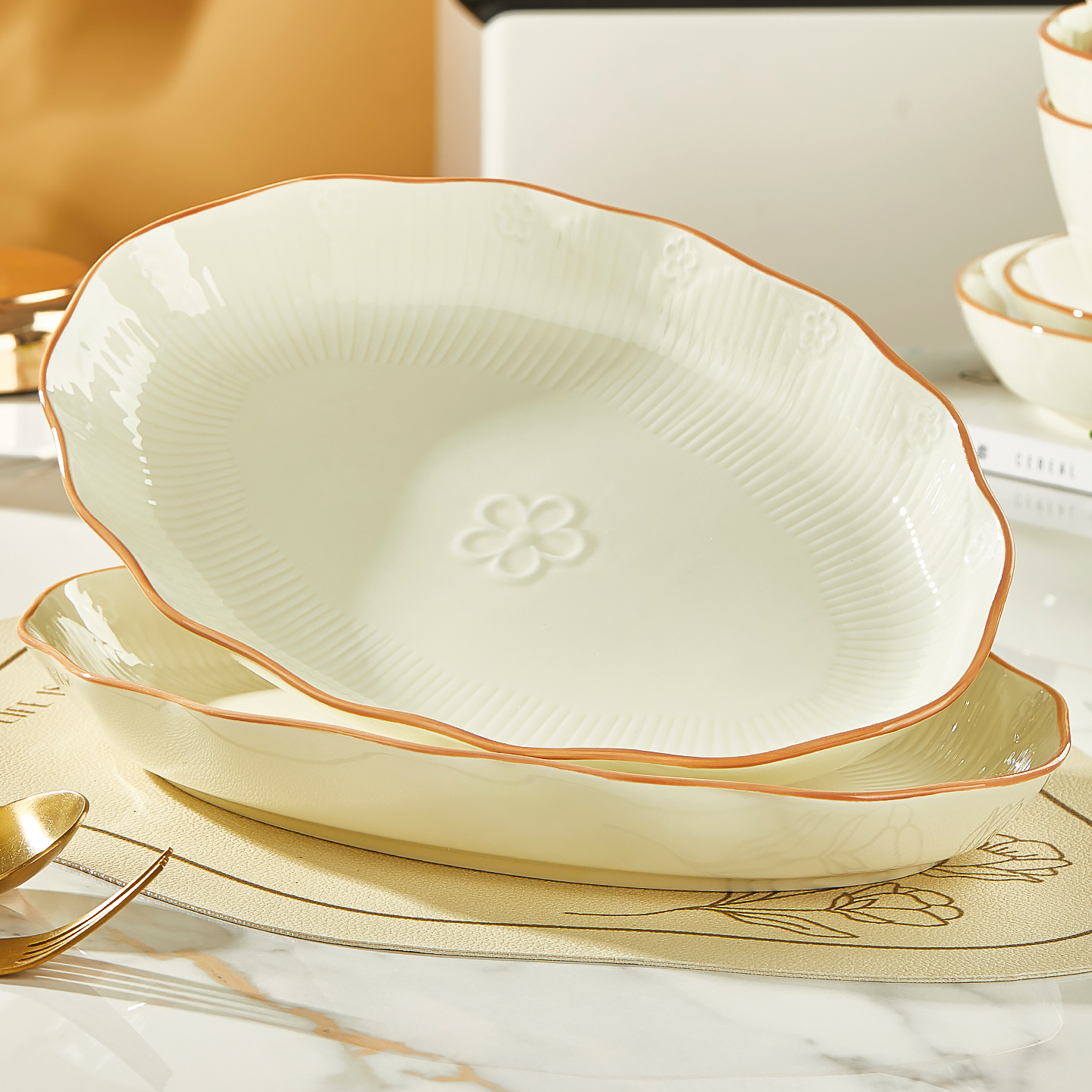 奶油风釉下彩鱼盘菜盘家用2025新款陶瓷餐具加厚可微波蒸鱼盘菜盘