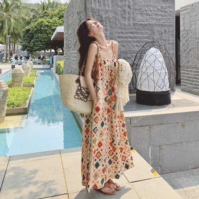 波西米亚风印花吊带洋装