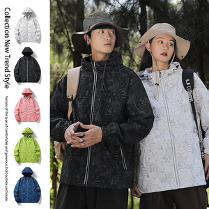 真维斯冲锋衣男女春秋季新款防风连帽登山服潮牌户外宽松情侣外套