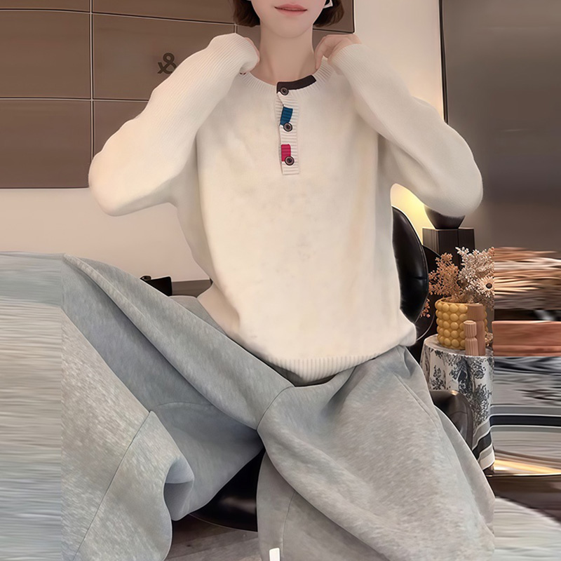 慵懒风半开领彩色扣子针织衫女