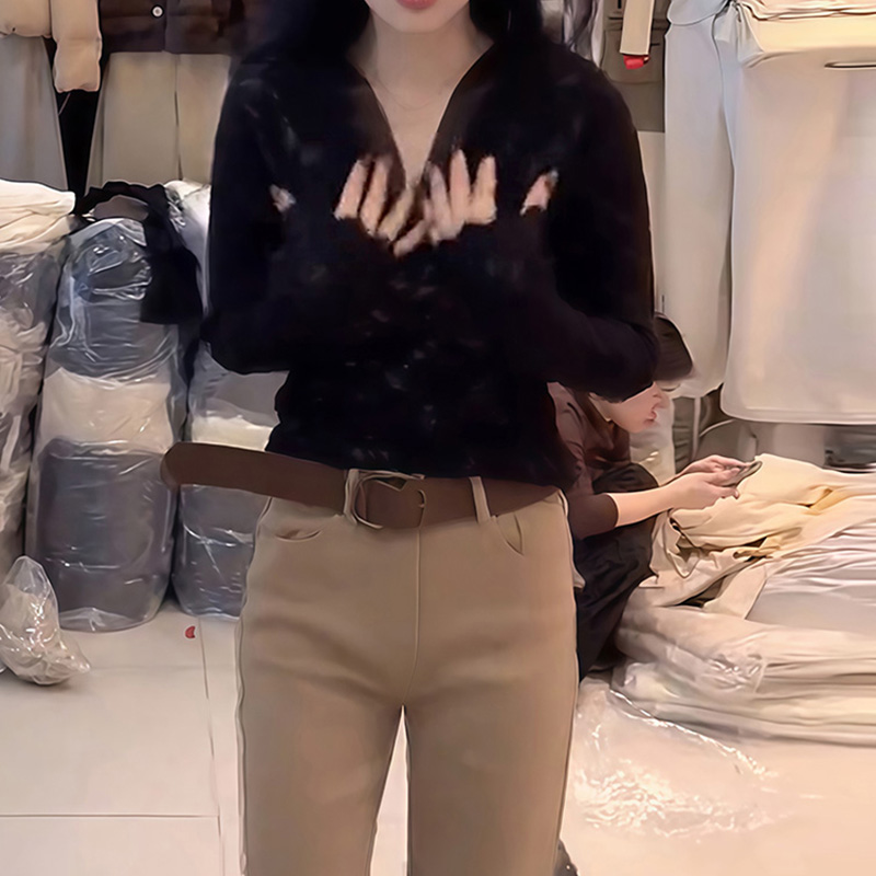 通勤风黑色V领针织打底衫女秋冬