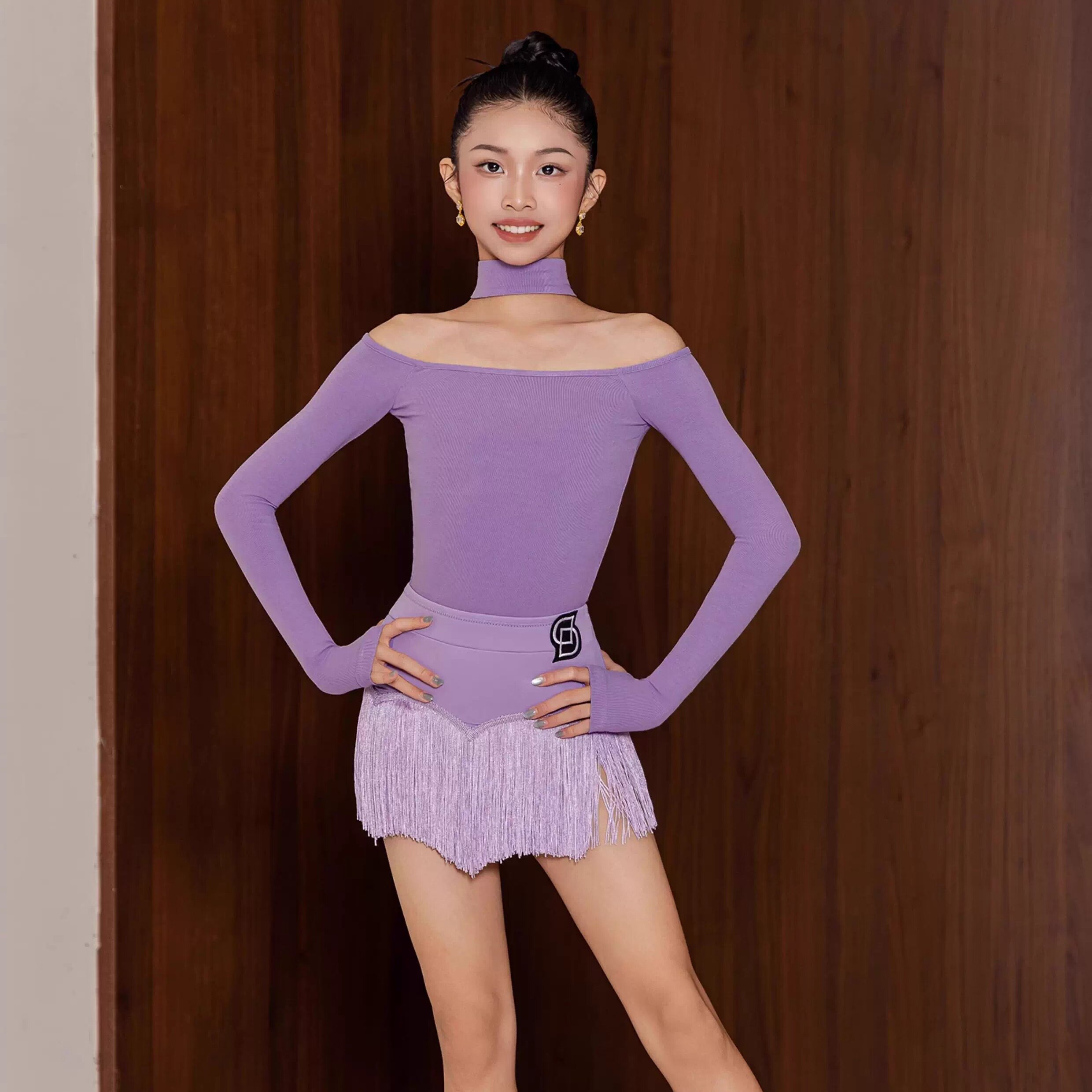 秋季拉丁服女童一字领长袖流苏裙图片