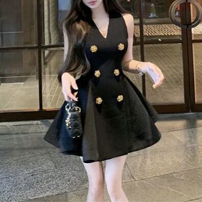 双排扣黑色v领无袖背心连衣裙女2026气质收腰短裙高级感蓬蓬裙子