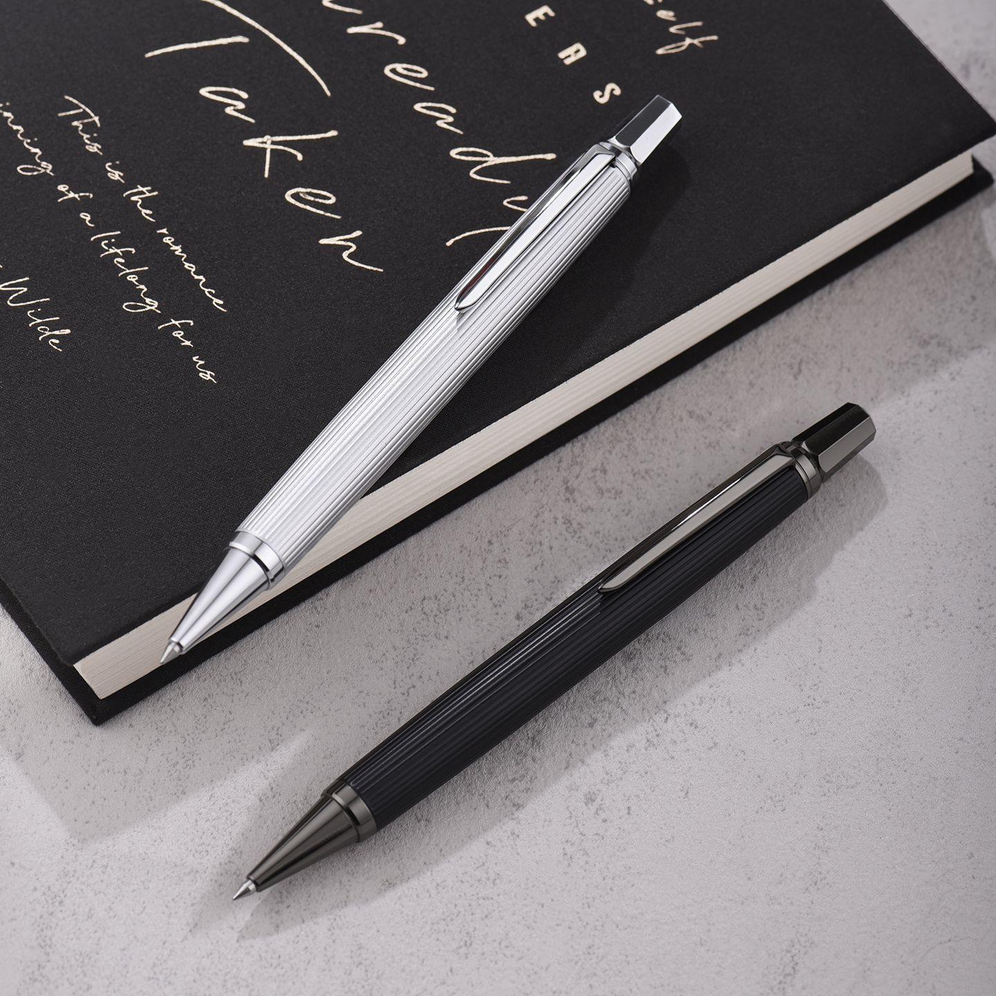 全金属旋转出芯重手感中性签字笔