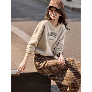 苏醒的乐园减龄两件套冬季字母刺绣加绒卫衣中长裙格子半裙套装