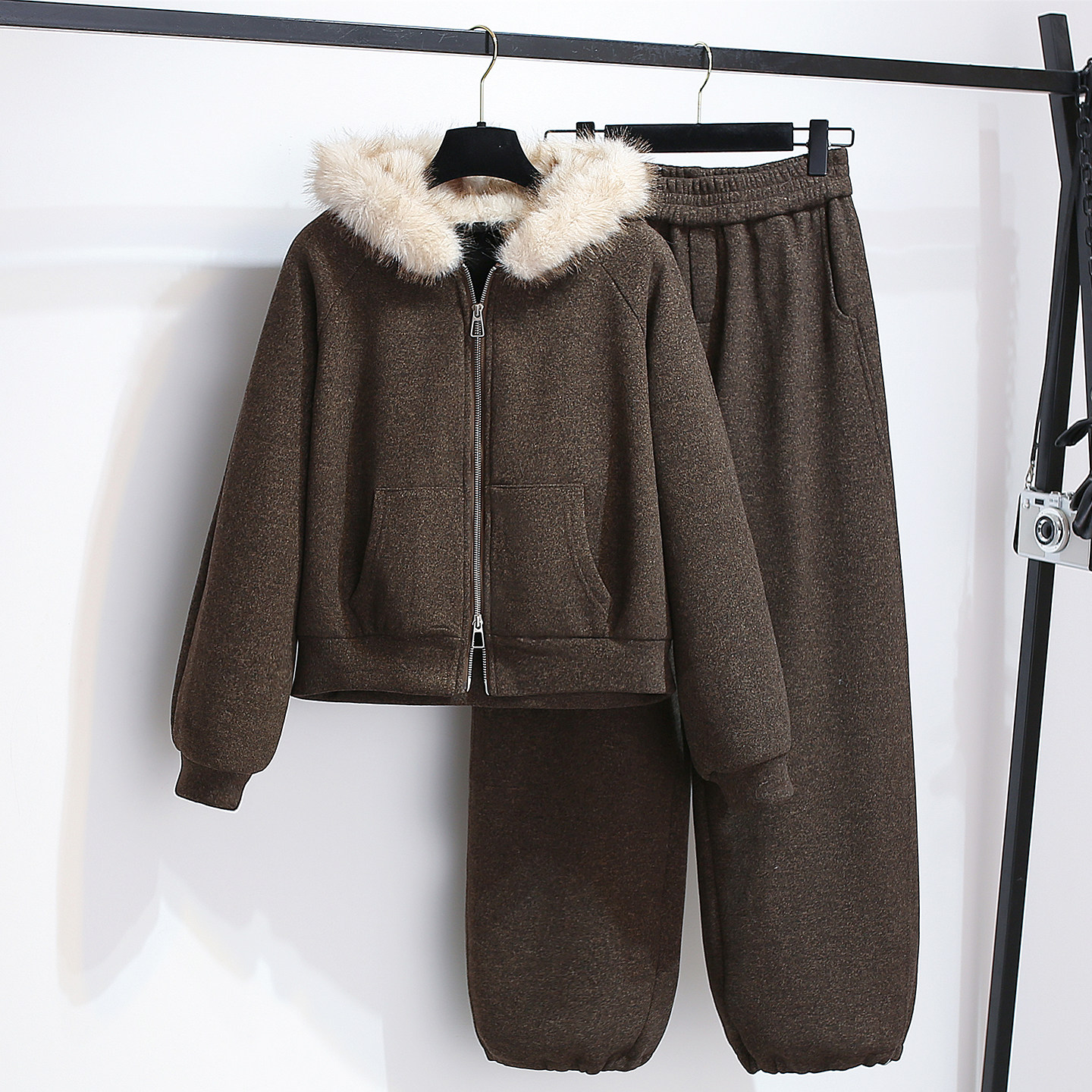 咖色连帽外套弯刀裤子加绒加厚女2026冬装新款超火穿搭一整两件套,女装/女士精品,时尚套装,淘宝优惠券,粉丝福利购,淘宝优惠卷