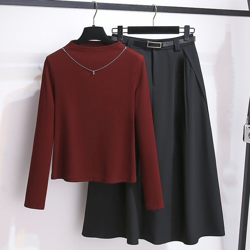 红色半高领长袖t恤西装半身裙
