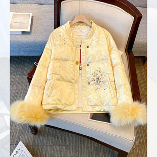 2026新中式国风超火黄色重工提花羽绒服女2025冬装款真毛袖口外套