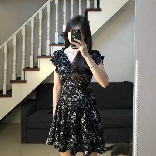 法式复古V领碎花连衣裙女夏季