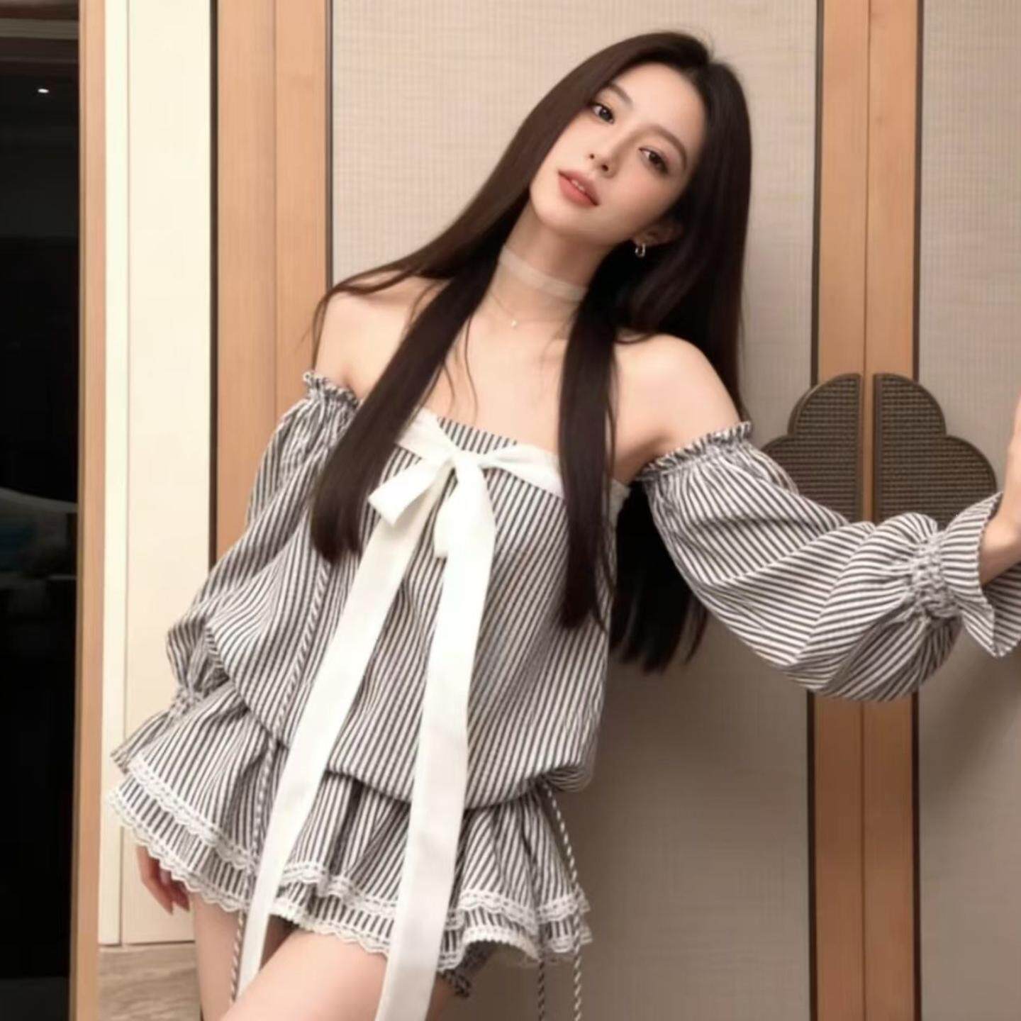 一字肩结条纹抹胸连衣裙女夏季法式气质收腰巨好看蛋糕短裙子