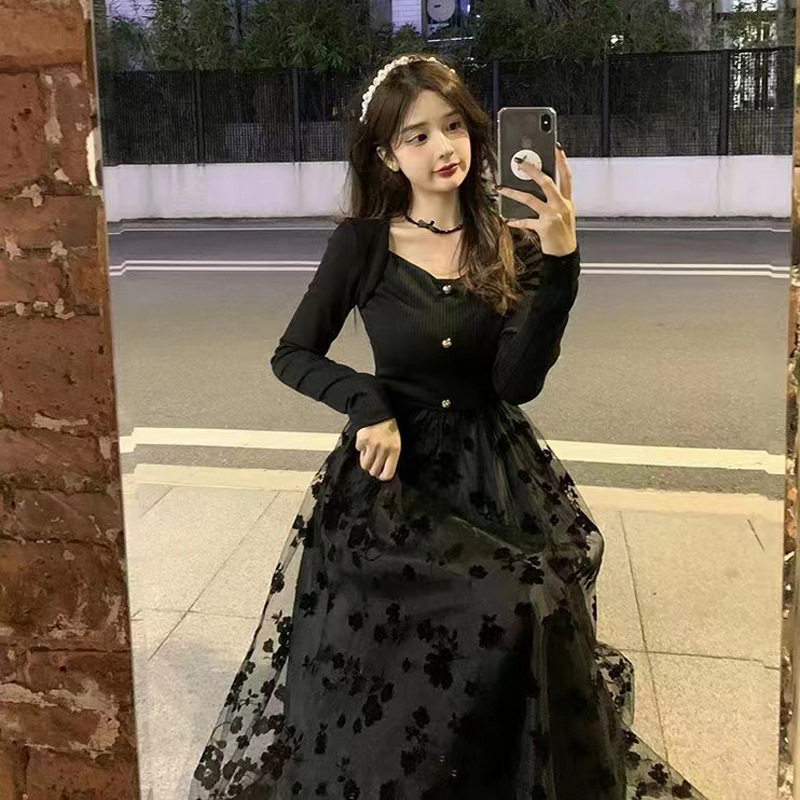 温柔风黑色炸街连衣裙女2024秋冬新品长袖收腰显瘦网纱碎花裙子