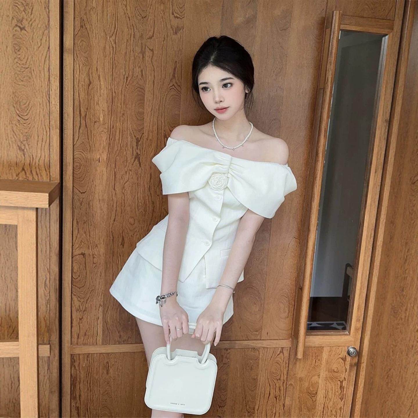 松栗奶油同款奶白一字肩小香风女