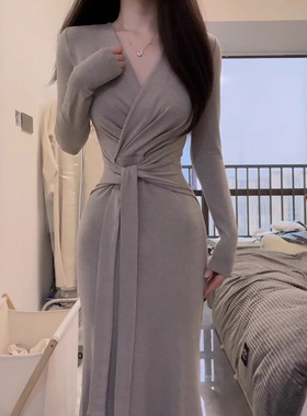 出席重要场合今年流行的爆款古风/国风首服V领休闲青少年长袖